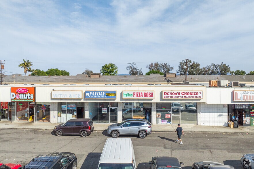 2811-2829 E Lincoln Ave, Anaheim, CA à louer - Photo de l’immeuble – Image 3 sur 6