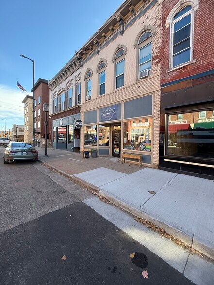 120 N Bridge St, Chippewa Falls, WI à louer - Photo de l’immeuble – Image 3 sur 3