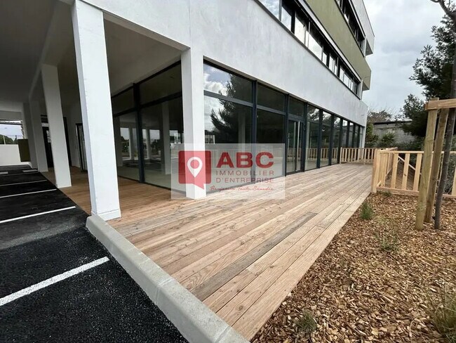 Plus de détails pour Local commercial à louer