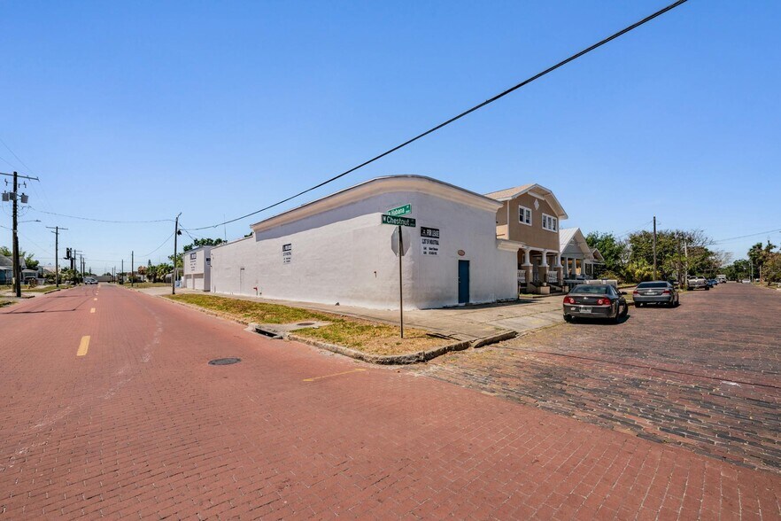 2902 W Chestnut St, Tampa, FL à louer - Photo de l’immeuble – Image 2 sur 15