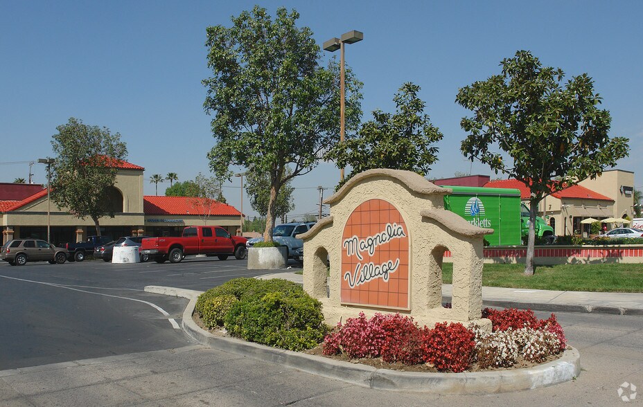 10901-10995 Magnolia Ave, Riverside, CA à louer - Photo de l’immeuble – Image 2 sur 3
