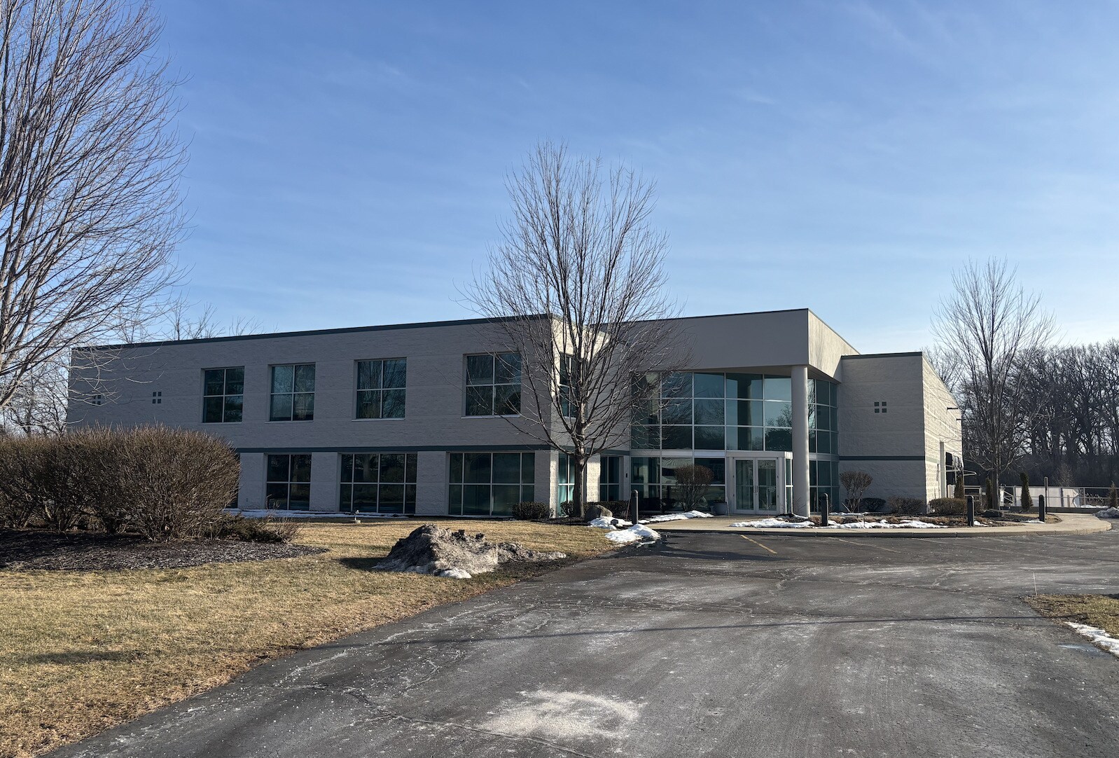 N27W23539 Paul Rd, Pewaukee, WI à louer Photo de l’immeuble– Image 1 sur 9