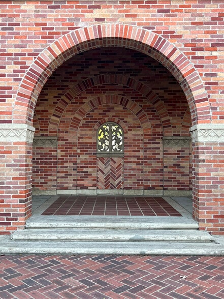 1020 El Centro St, South Pasadena, CA à vendre - Photo de l’immeuble – Image 3 sur 8