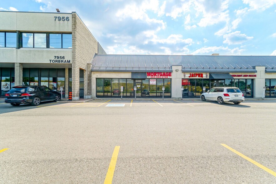 7956 Torbram Rd, Brampton, ON à louer - Photo de l’immeuble – Image 2 sur 28