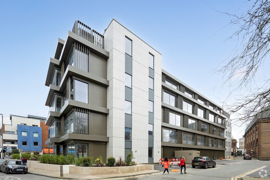 175 Upper Richmond Rd, Londres à louer - Photo principale – Image 1 sur 11
