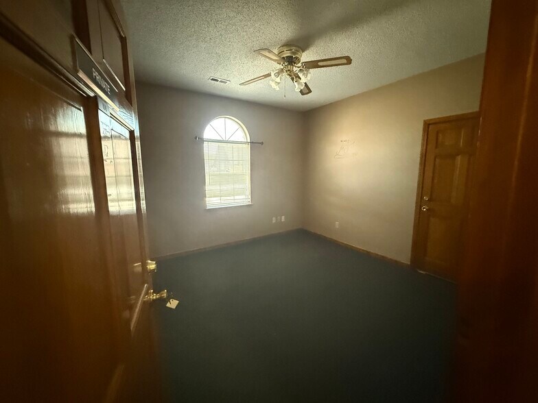121 E Broadway Blvd, Sedalia, MO à louer - Photo intérieure – Image 3 sur 5