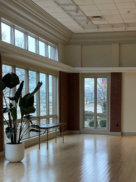 1625 Commerce Pky, Bloomington, IL à vendre - Photo de l’immeuble – Image 2 sur 7