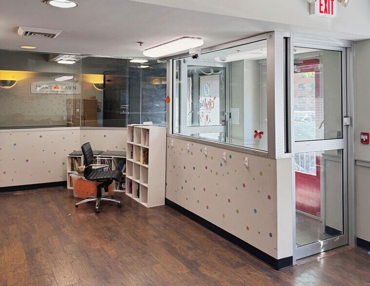 315 E 115th St, New York, NY à louer - Photo de l’immeuble – Image 3 sur 9
