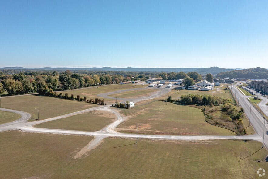 200 E Veterans Dr, Cookeville, TN à vendre - Photo de l’immeuble – Image 3 sur 8