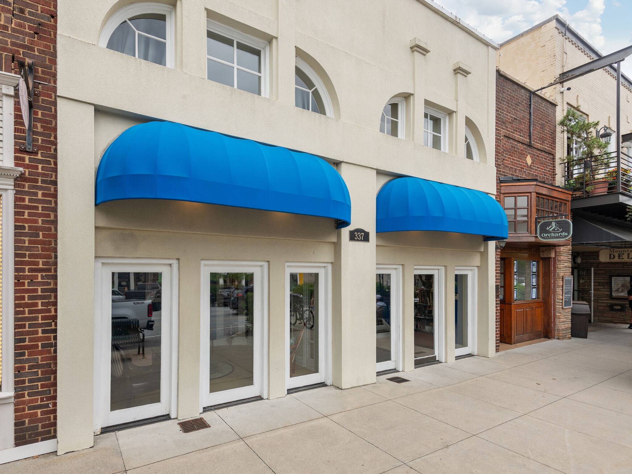 337 N Main St, Hendersonville, NC à vendre Photo principale– Image 1 sur 21