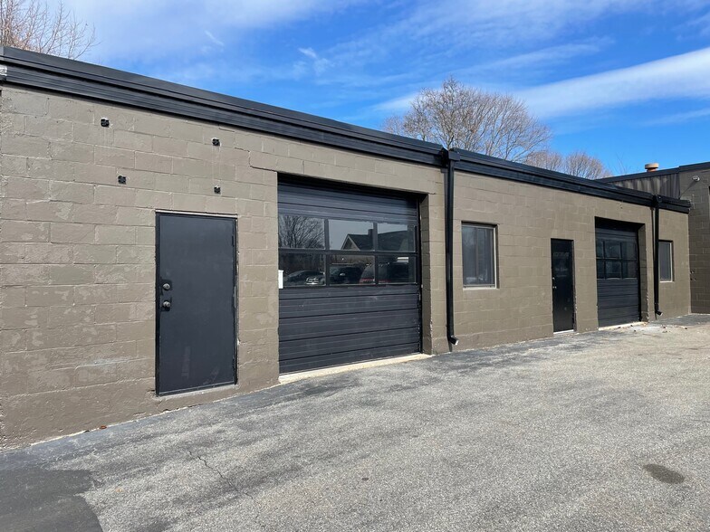 921 Main St, Woburn, MA à louer - Photo de l’immeuble – Image 1 sur 4