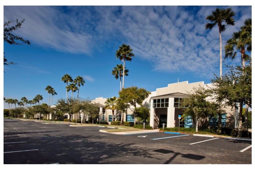 3360 Enterprise Ave, Weston, FL à louer - Photo de l’immeuble – Image 3 sur 52
