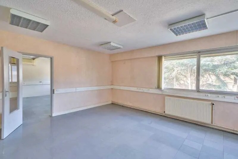 Bureau dans Neuilly-sur-Marne à louer - Photo de l’immeuble – Image 3 sur 6