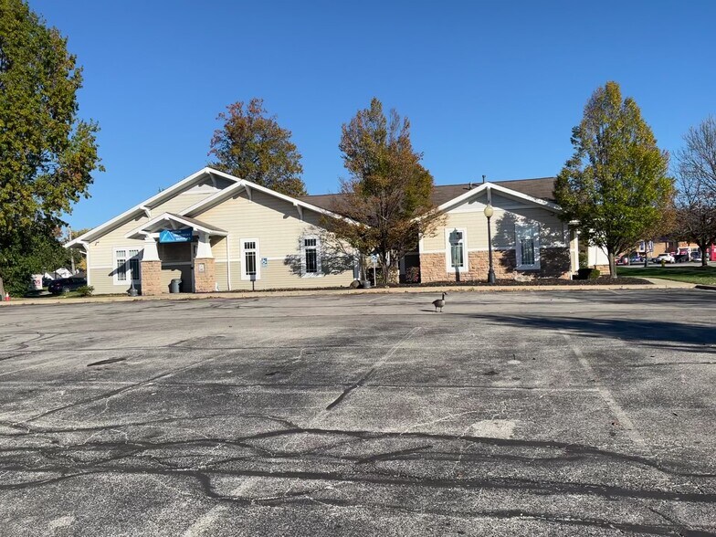 87 Conservatory Dr, Barberton, OH à vendre - Photo de l’immeuble – Image 2 sur 7