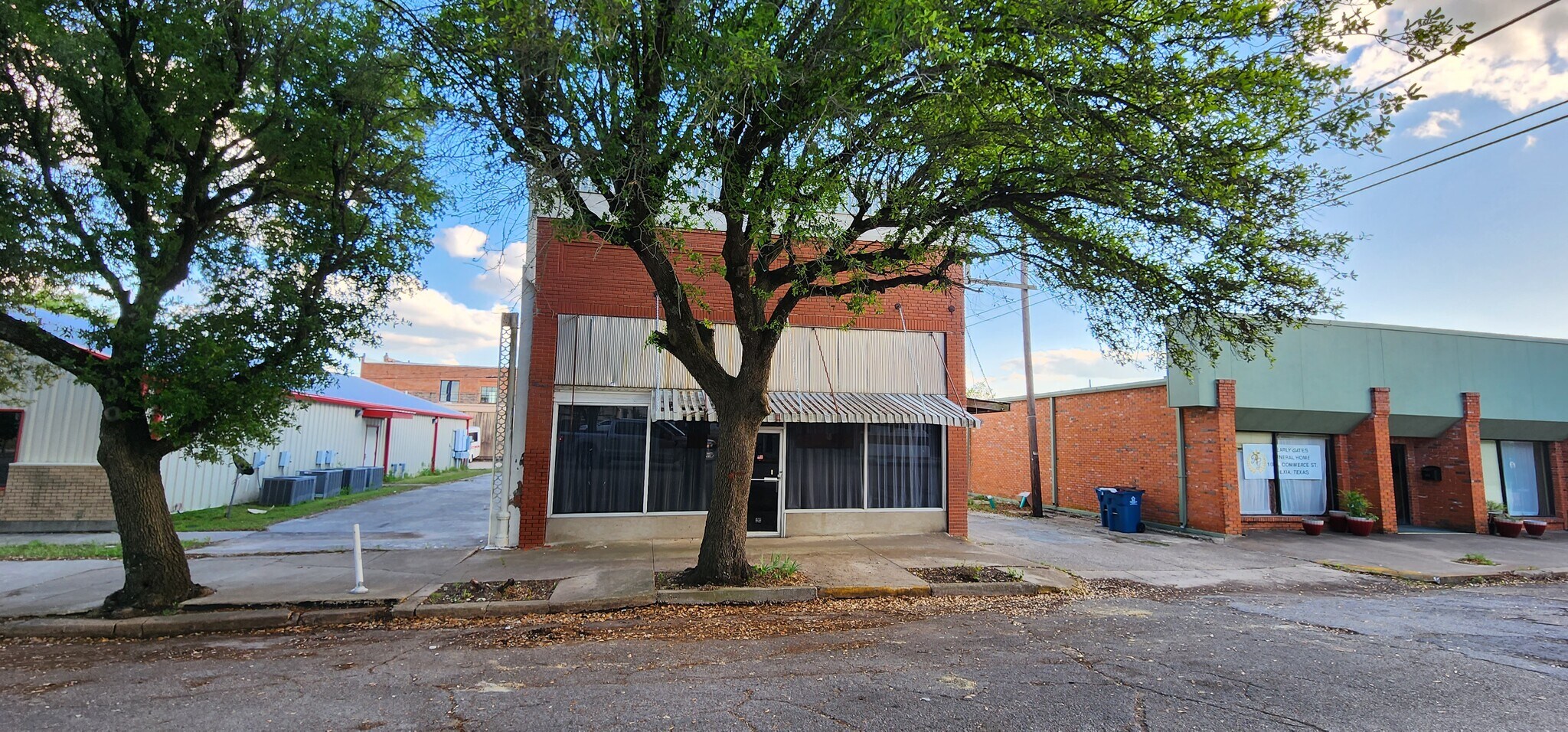 108 E Commerce St, Mexia, TX à vendre Photo principale– Image 1 sur 36