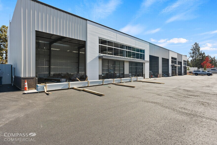 20487 NE Funner Pl, Bend, OR à vendre - Photo de l’immeuble – Image 3 sur 9