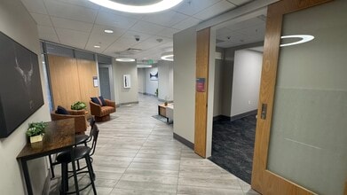 56 Edwards Village Blvd, Edwards, CO à louer Photo intérieure– Image 1 sur 12