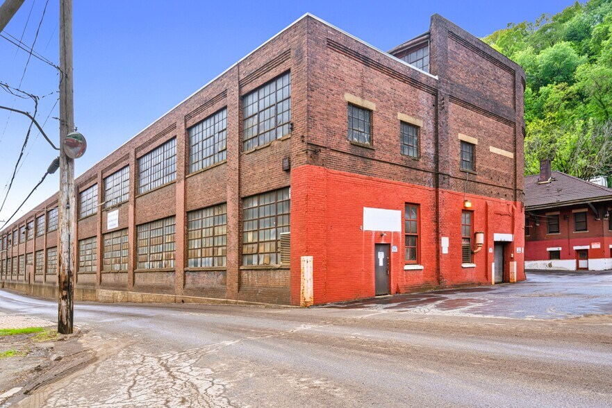 100 Front St, New Brighton, PA à louer - Photo de l’immeuble – Image 1 sur 17