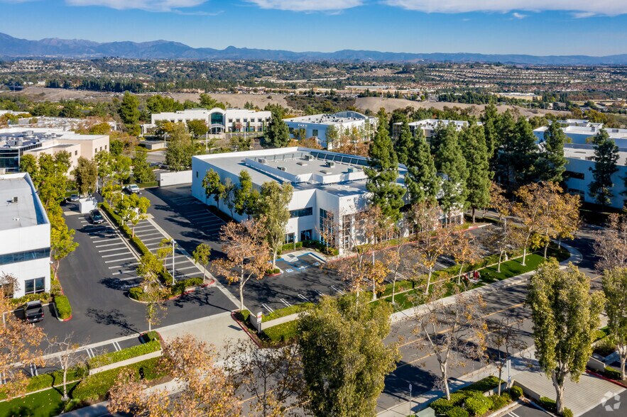 22 Journey, Aliso Viejo, CA à louer - Photo de l’immeuble – Image 3 sur 4