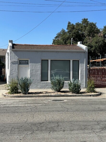 2290 E Walnut St, Pasadena, CA à louer - Photo de l’immeuble – Image 1 sur 3