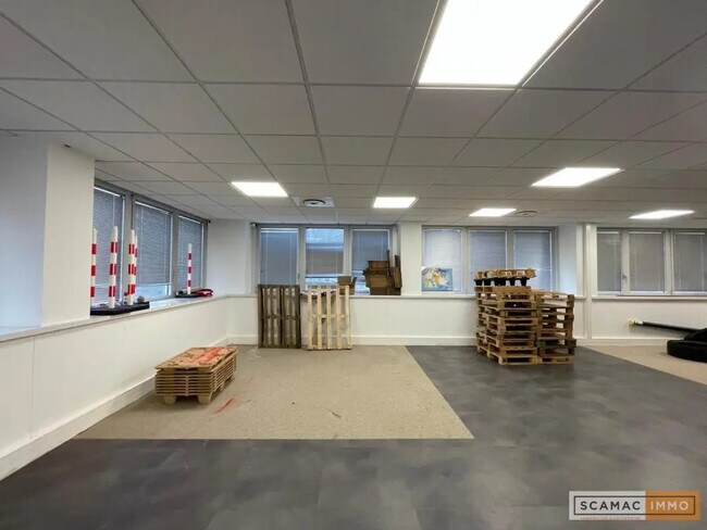 Plus de détails pour Bureau, Industriel/Logistique à louer
