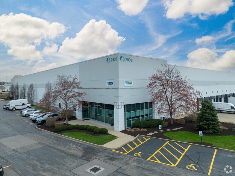 2939-2979 Crescentville Rd, West Chester, OH à louer - Photo principale – Image 1 sur 12