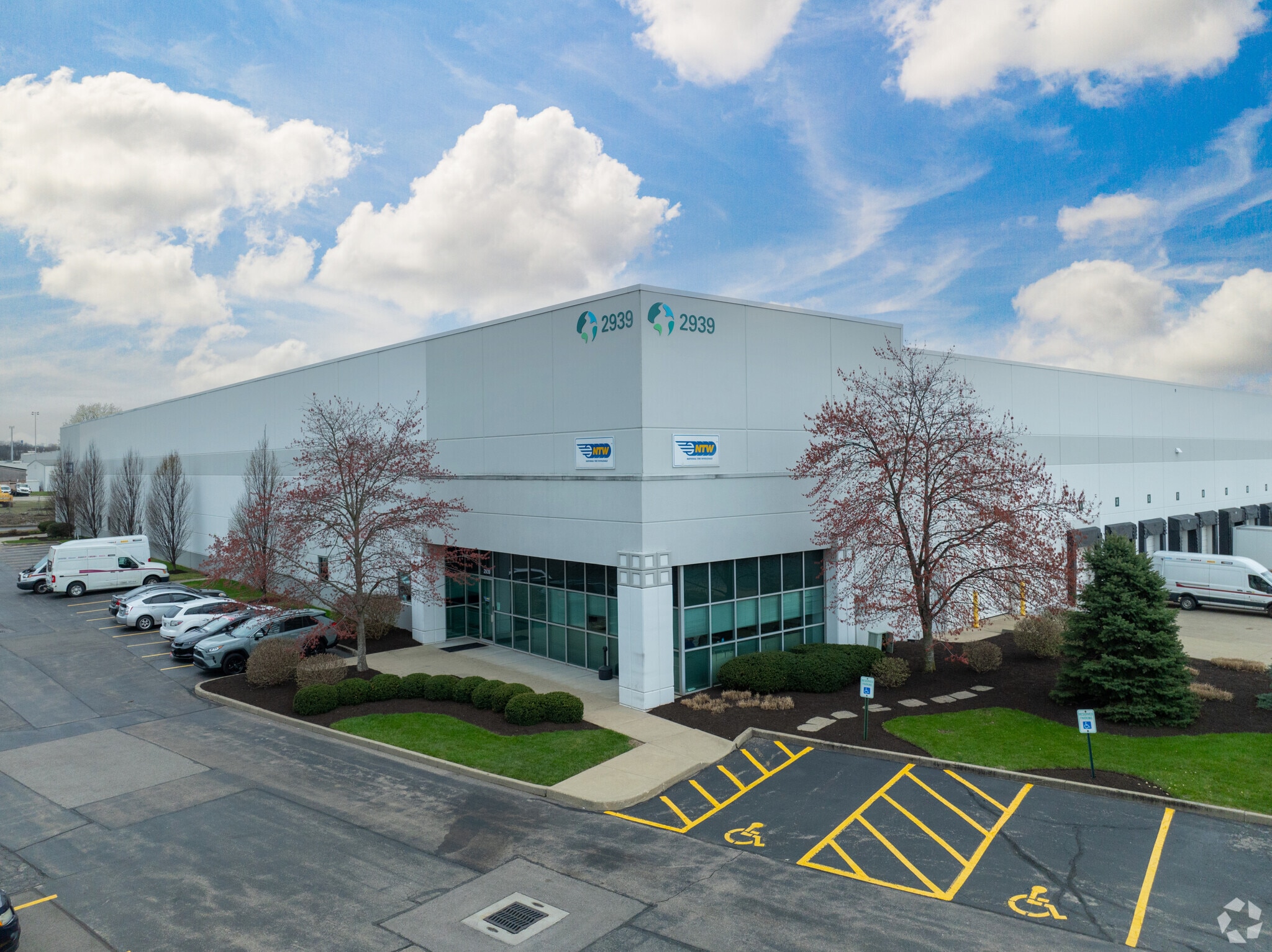 2939-2979 Crescentville Rd, West Chester, OH à louer Photo principale– Image 1 sur 13