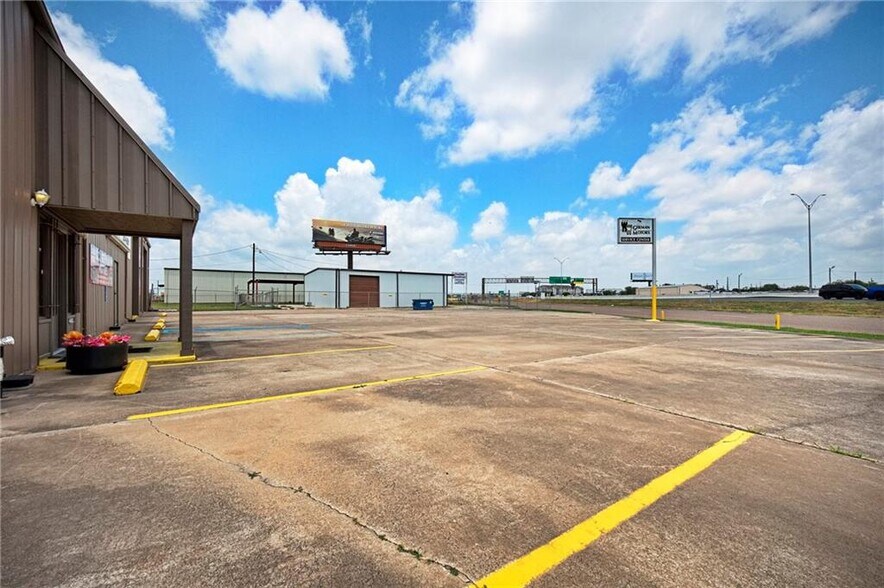 1157 S Padre Island Dr, Corpus Christi, TX à vendre - Photo de l’immeuble – Image 3 sur 8