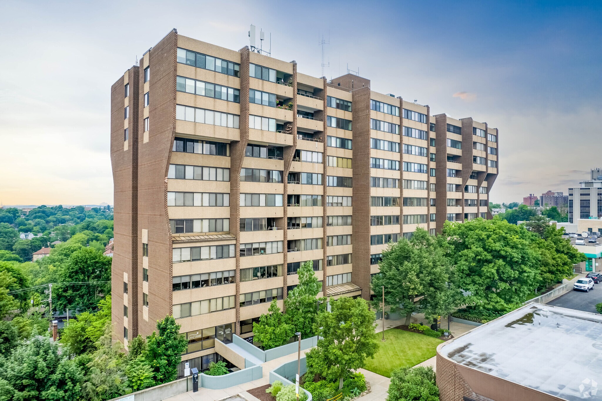 750 Washington Rd, Mt Lebanon, PA à vendre Photo de l’immeuble– Image 1 sur 7