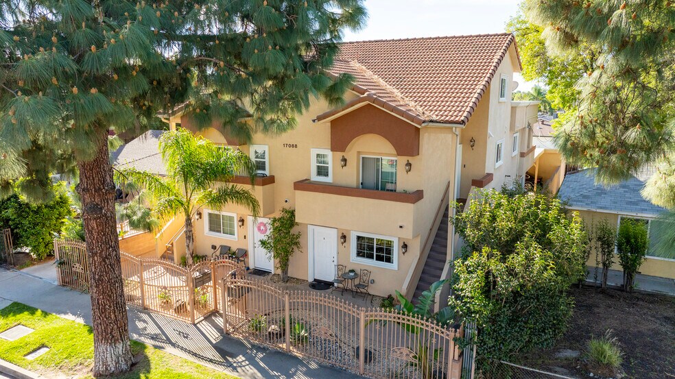 17088 Chatsworth St, Granada Hills, CA à vendre - Photo de l’immeuble – Image 2 sur 19