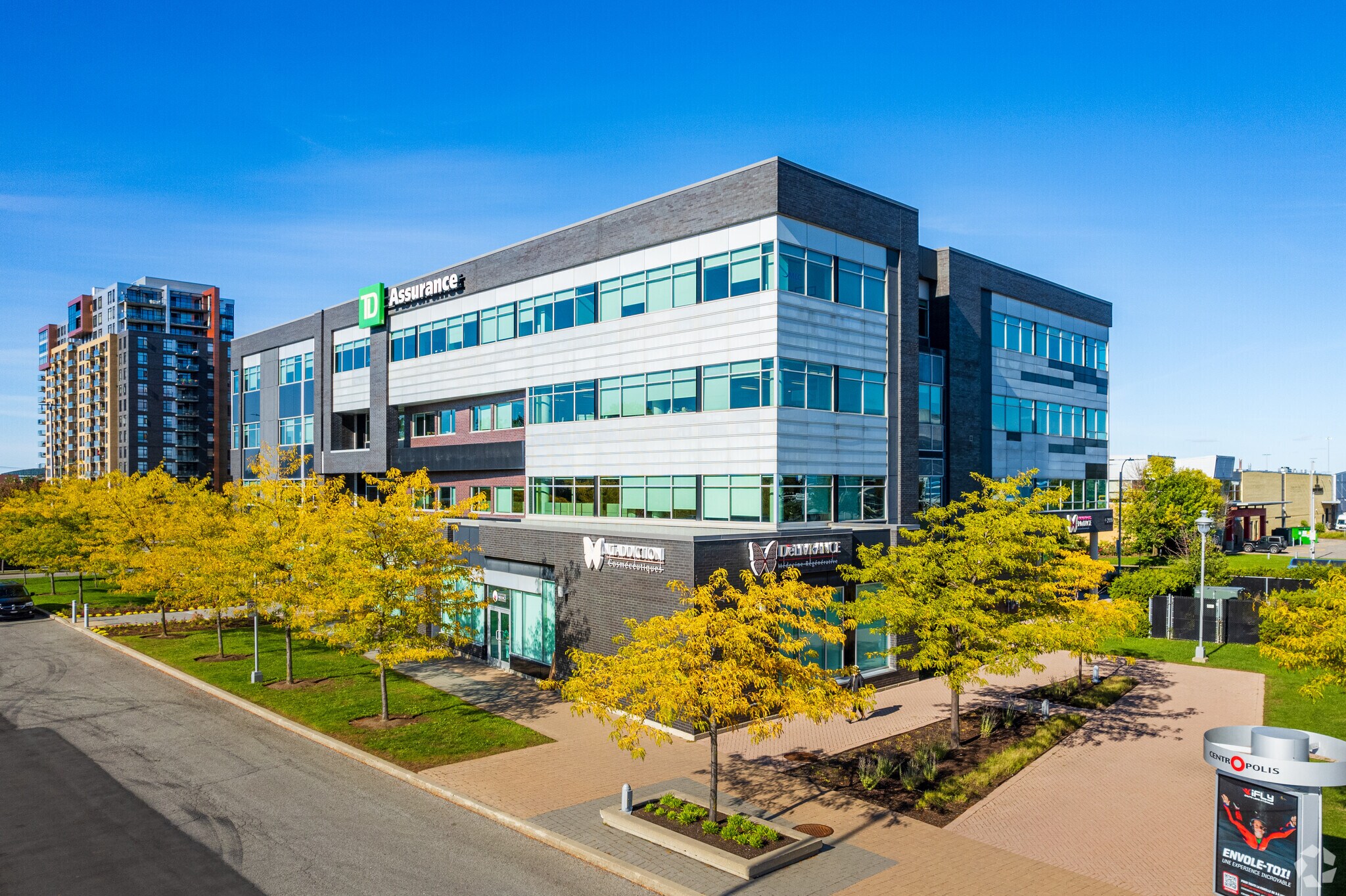 2990 Av Pierre-Péladeau, Laval, QC à louer Photo principale– Image 1 sur 19