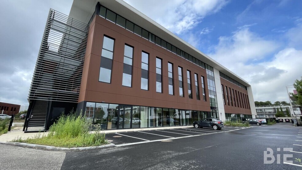 Bureau dans Mérignac à louer - Photo de l’immeuble – Image 2 sur 8