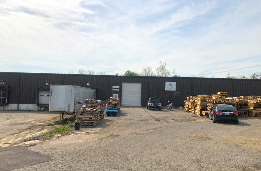 500 Memorial Dr, Nicholasville, KY à louer - Photo de l’immeuble – Image 3 sur 36