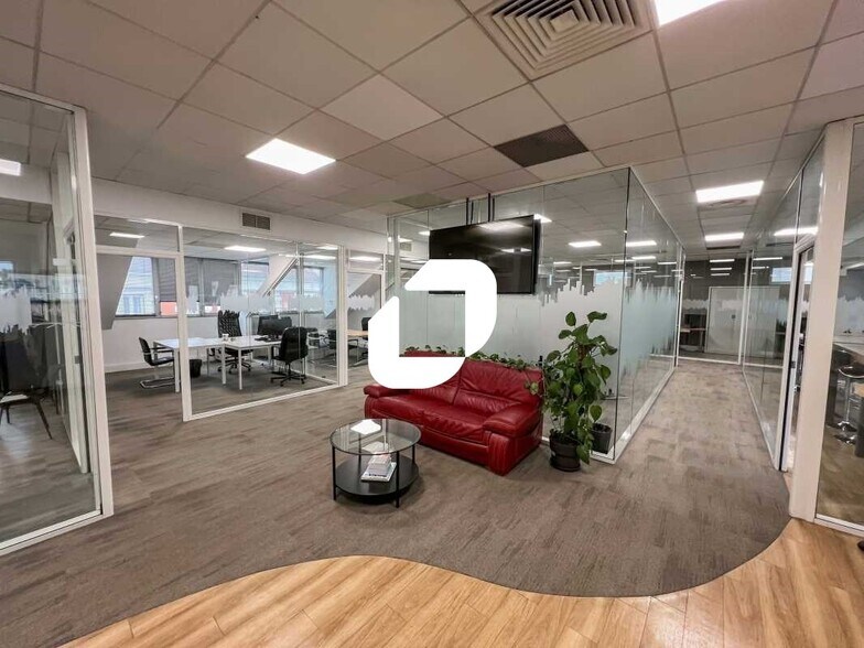 Bureau dans Saint-Ouen-sur-Seine à louer - Photo de l’immeuble – Image 1 sur 22