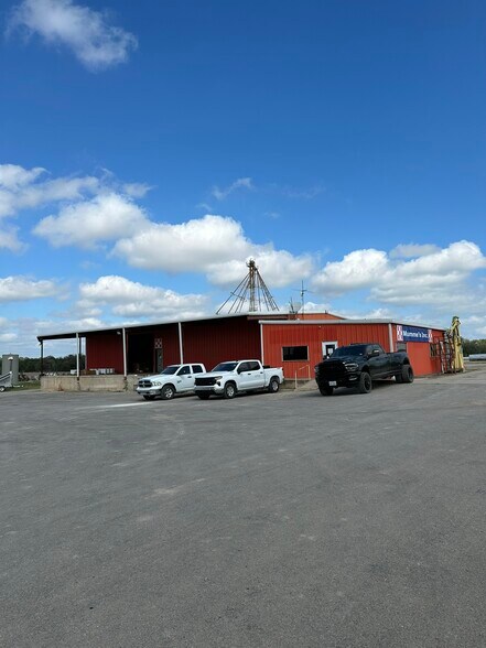 10195 FM 2676, Rio Medina, TX à louer - Photo de l’immeuble – Image 1 sur 5