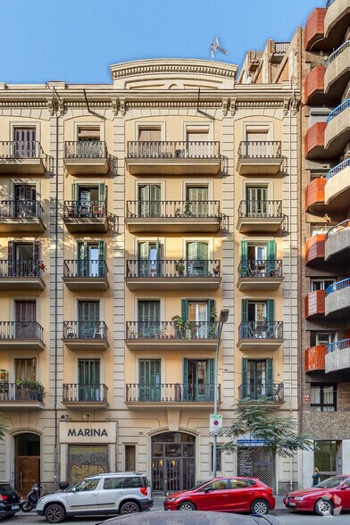 Immeuble residentiel dans Barcelone, Barcelona à vendre - Photo de l’immeuble – Image 2 sur 2