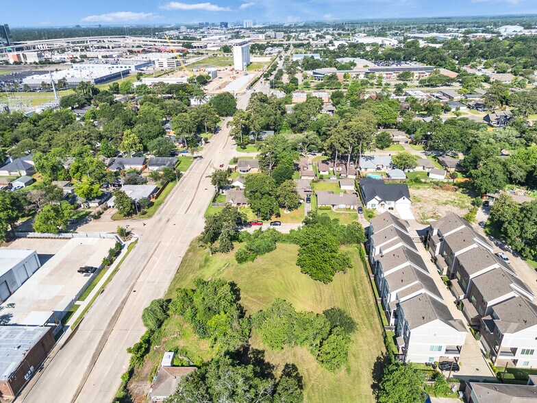 1221 Conrad Sauer Dr, Houston, TX à vendre - Photo de l’immeuble – Image 3 sur 8