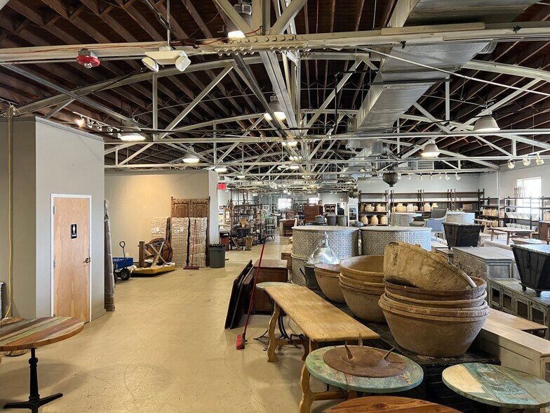 100 N Centennial Dr, High Point, NC à louer - Photo de l’immeuble – Image 1 sur 10