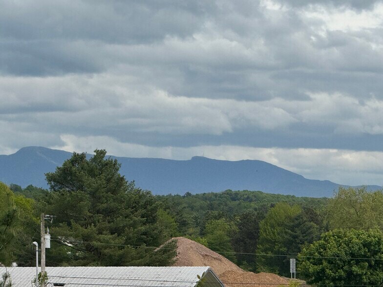 34 Jasper Mine Rd, Colchester, VT à vendre - Photo de l’immeuble – Image 2 sur 7