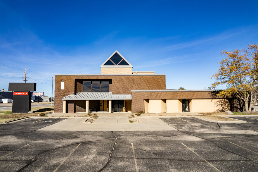 524 N Main St, South Hutchinson, KS à vendre - Photo de l’immeuble – Image 3 sur 26