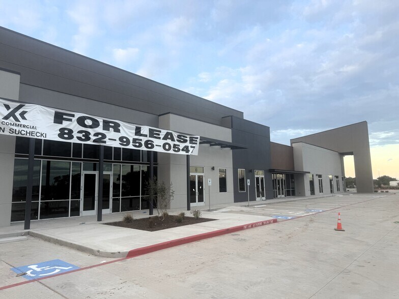 1320 W League City Pky, League City, TX à louer - Photo de l’immeuble – Image 3 sur 23