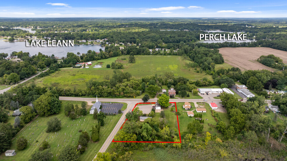 12151 E Chicago Rd, Somerset Center, MI à vendre - Photo de l’immeuble – Image 3 sur 33