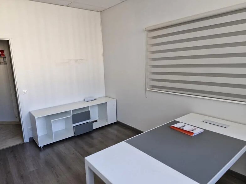 Bureau dans Mougins à louer - Photo de l’immeuble – Image 3 sur 7