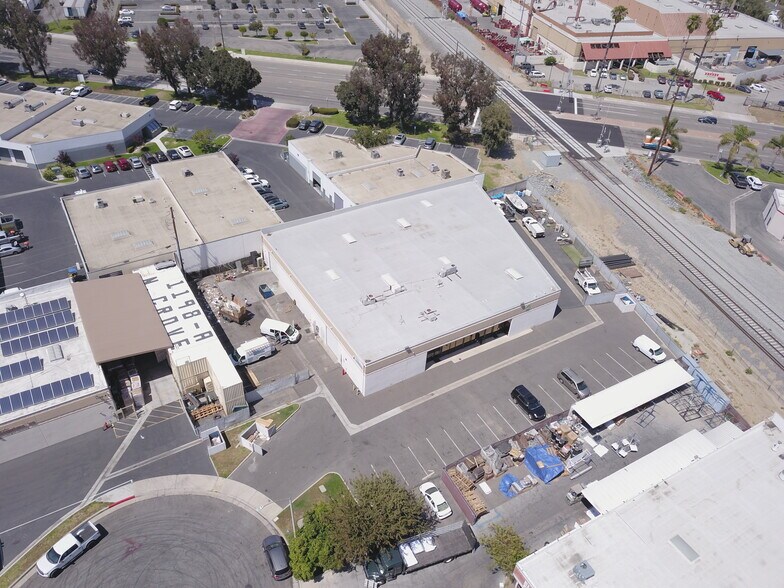 1196 N Grove St, Anaheim, CA à vendre - Photo de l’immeuble – Image 3 sur 7