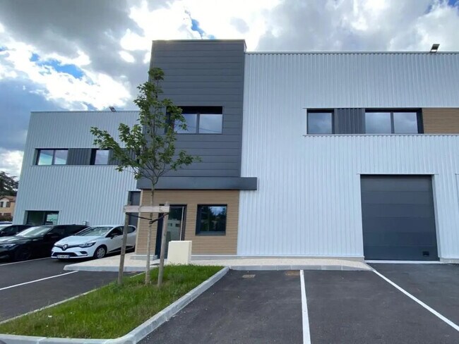 Plus de détails pour Local d’activités à vendre