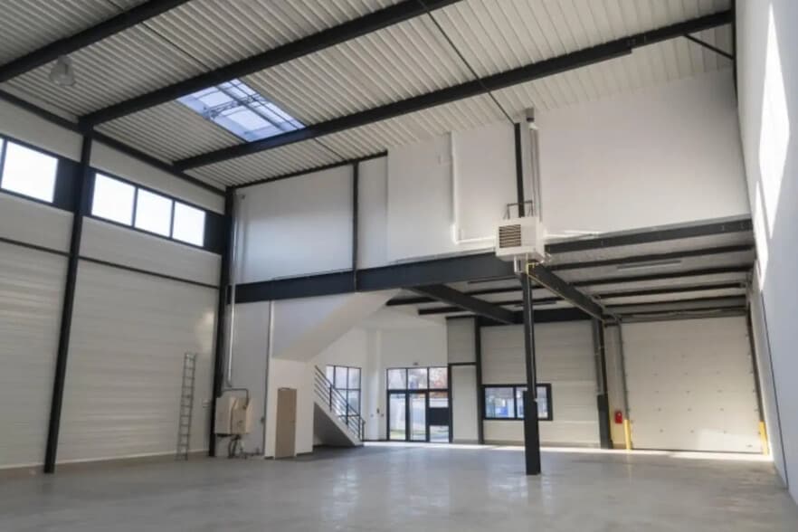 Local d'activités dans Rillieux-la-Pape à vendre - Photo intérieure – Image 2 sur 4