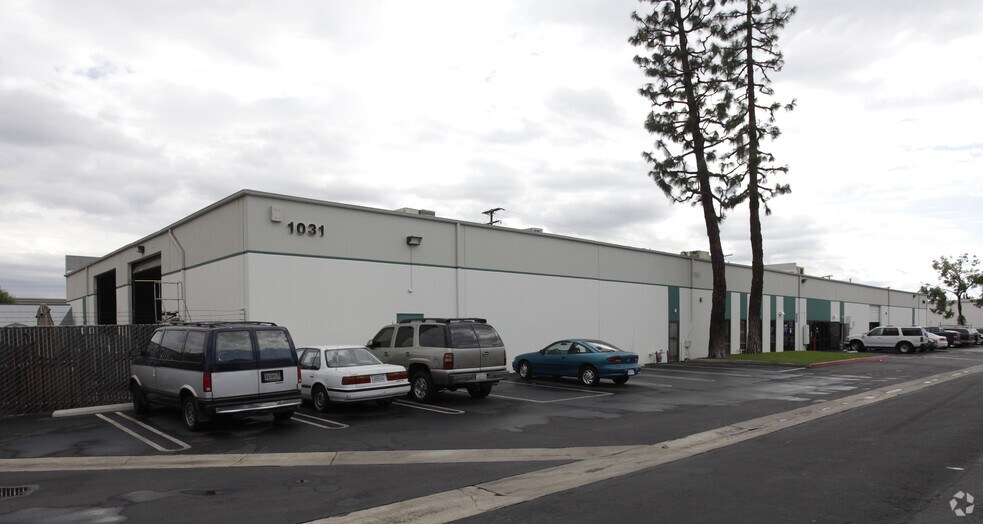 1031-1035 S Linwood Ave, Santa Ana, CA à louer - Photo principale – Image 1 sur 10
