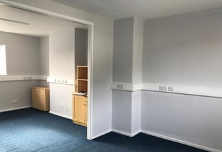 400-402 Chaddock Ln, Manchester à louer Photo intérieure– Image 2 sur 3