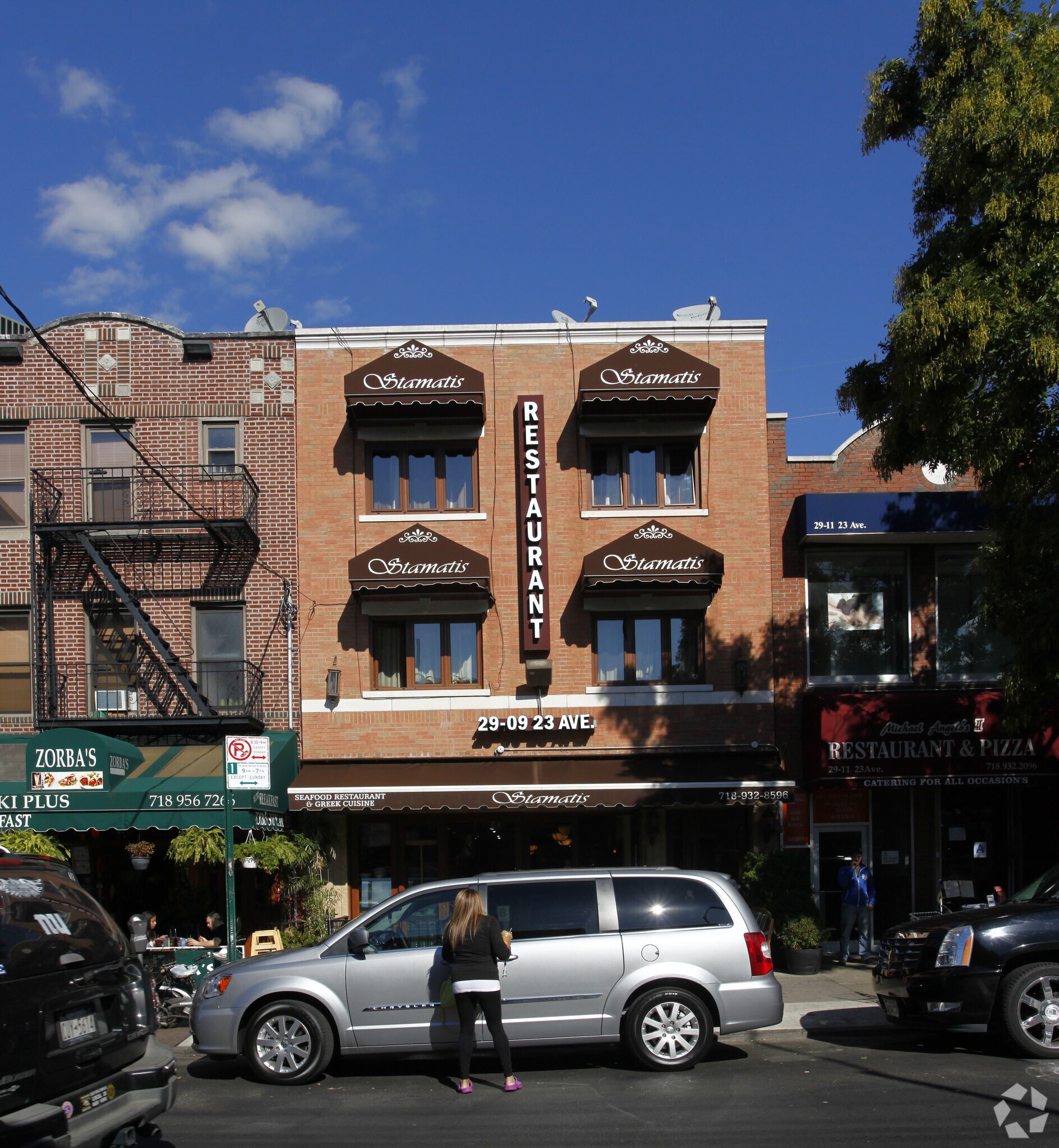 29-09 23rd Ave, Astoria, NY à louer Photo de l’immeuble– Image 1 sur 2