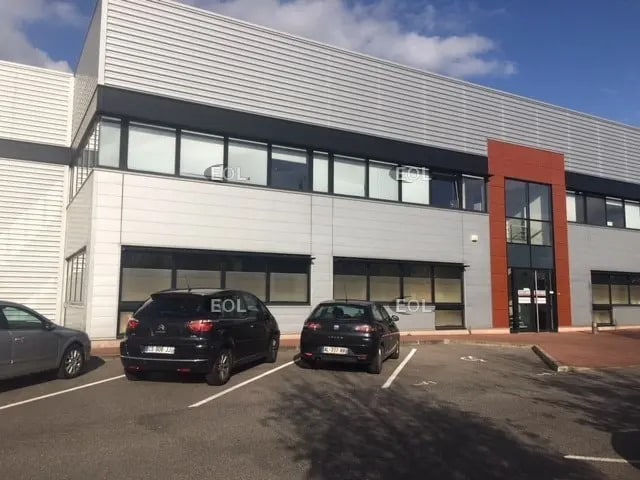 Local d’activités dans Combs-la-Ville à louer - Photo de l’immeuble – Image 1 sur 21